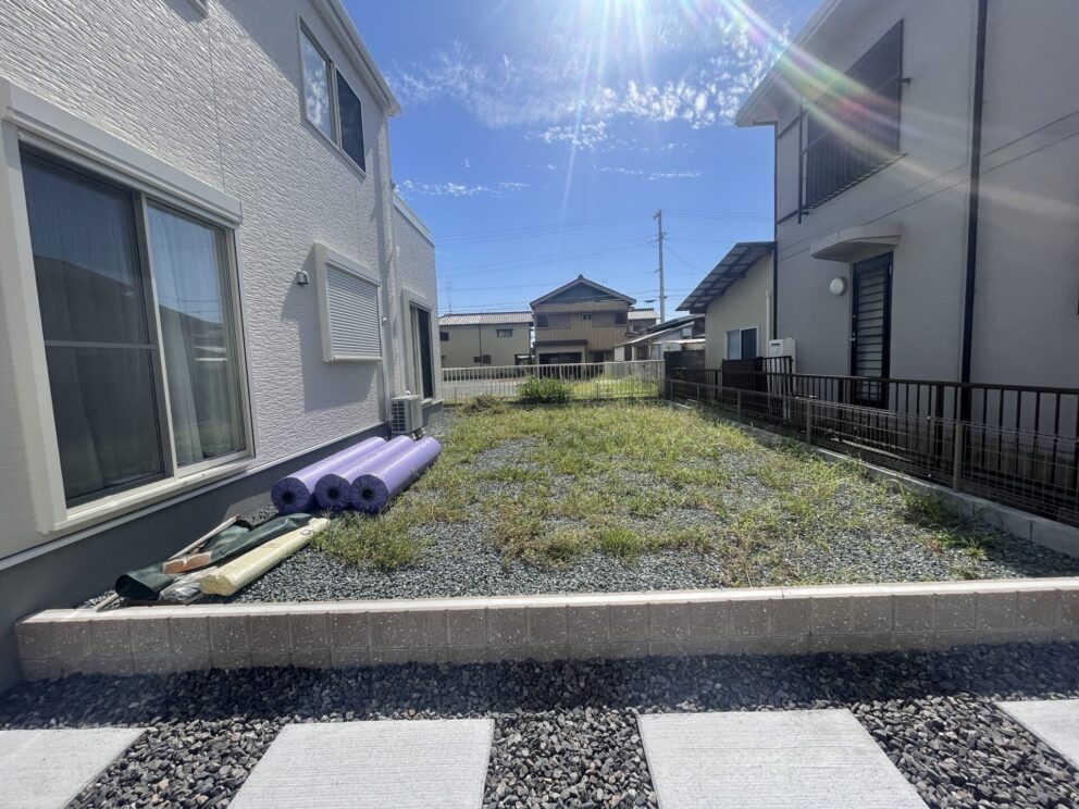 津市　人工芝、ウッドデッキ等アルミ工事 [Before] - 1