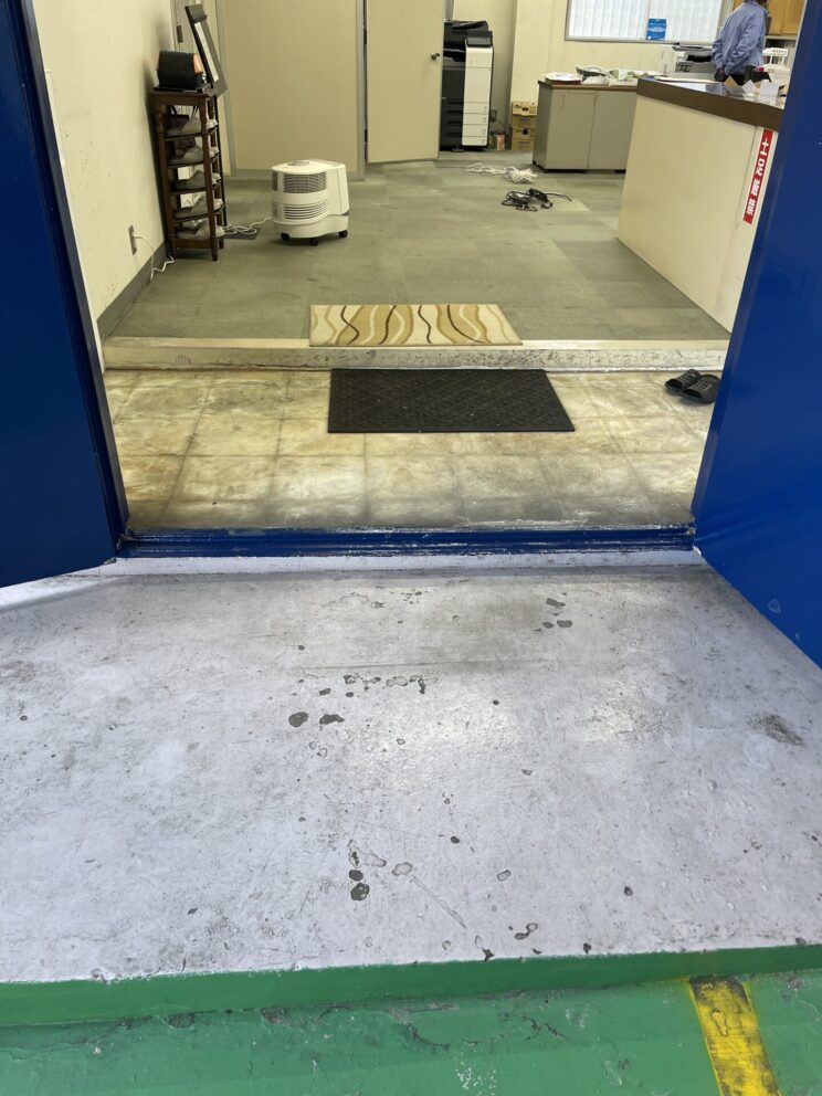 津市　タイル工事 [Before] - 2